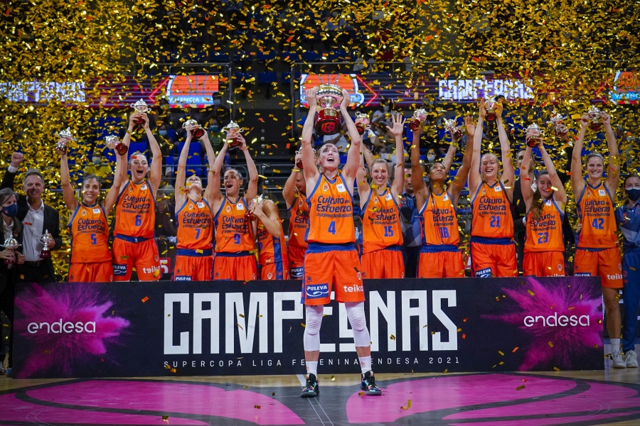 El Valencia Basket Femenino se proclama campeón de la Supercopa LF Endesa (81-63)
