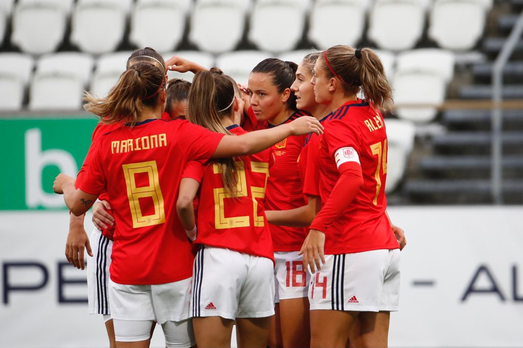 España golea a Islas Feroe en el primer partido clasificatorio para el Mundial Femenino